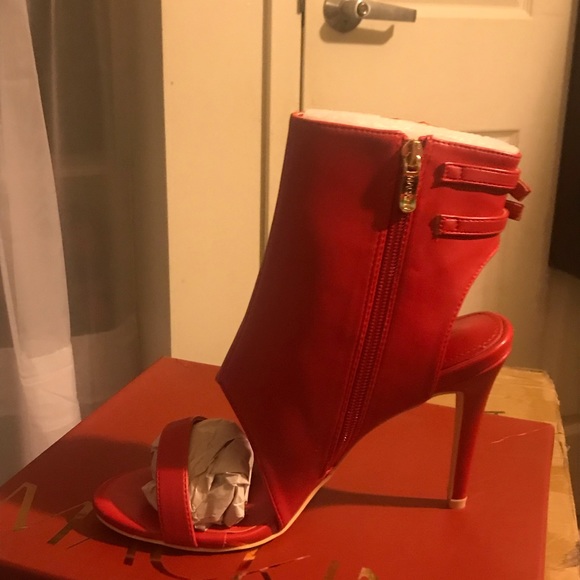 Boots - Picture 3 of 5